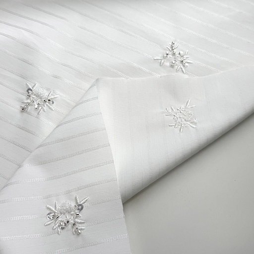 картинка Сорочечная полоска белая с вышивкой от интернет магазина