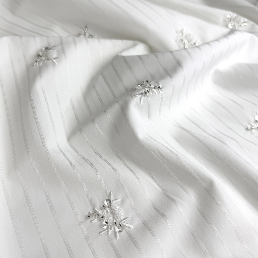 картинка Сорочечная полоска белая с вышивкой от интернет магазина