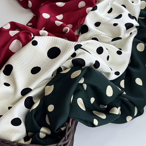 картинка Вискозный шелк "Горошек" крупный на бордовом фоне от интернет магазина