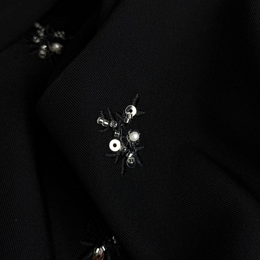 картинка Плательно-костюмная черная с вышивкой от интернет магазина