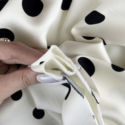 картинка Вискозный шелк "Горошек" крупный на белом фоне от интернет магазина